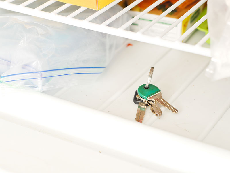Wieder mal den Autoschlüssel im Kühlschrank gefunden?